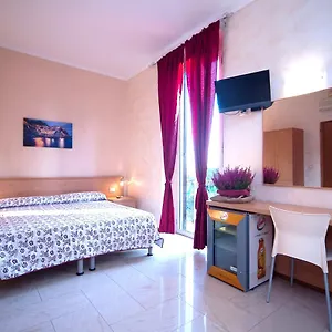 hotel-villa-flora.hotelitalianriviera.com/